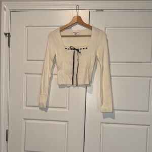 Willow & Wind white ribbed crop bow sweater